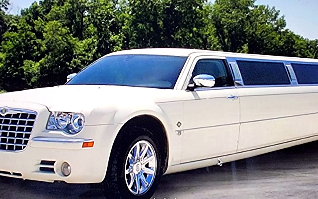 Chrysler 300 stretch limousine