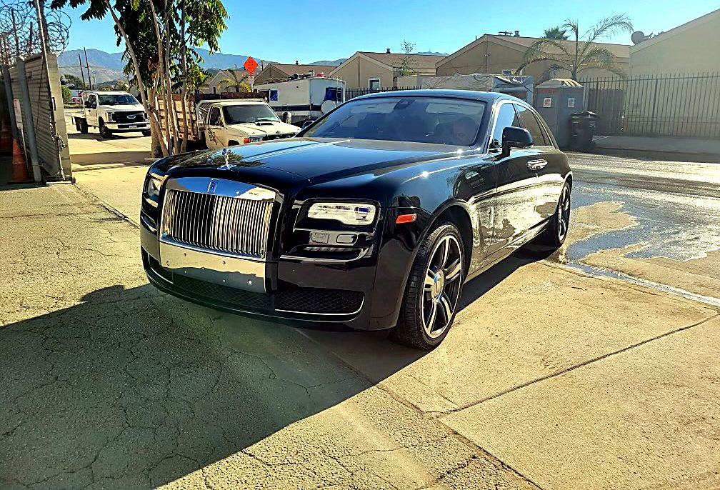Rolls-Royce Ghost, front three-quarter view