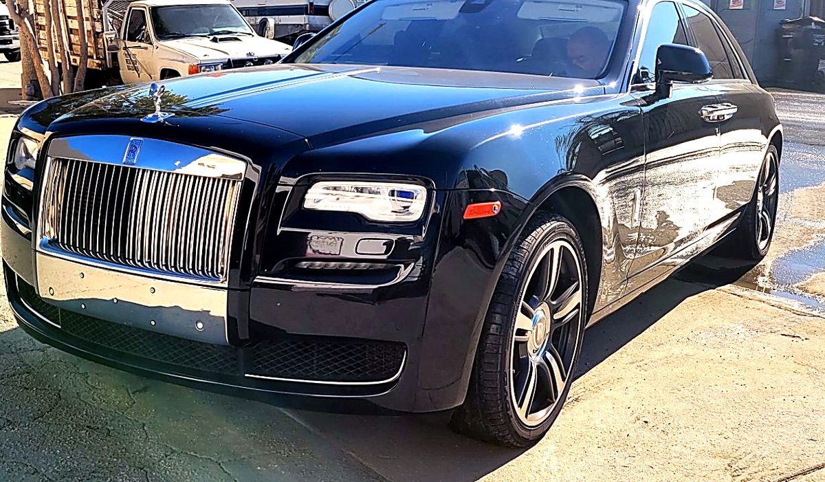 Black Rolls-Royce Ghost