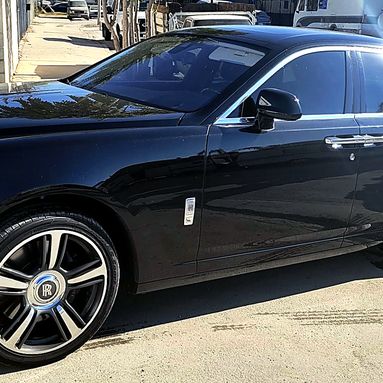 Black Rolls-Royce Ghost, side profile